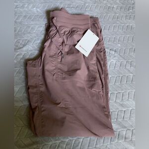 NWT Lululemon Dance Studio Mid-Rise Pant *Regular Size 6